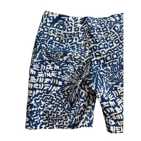 LILLY PULITZER Blue White Animal Print 10" Chipper Shorts Size 8 - Picture 2 of 7